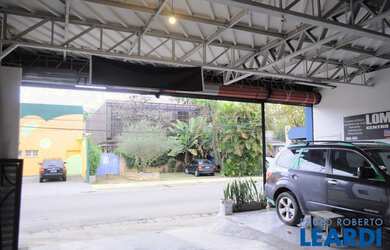 Imagem: O depósito possui 5 Vagas na garagem, 750m² de Área e está