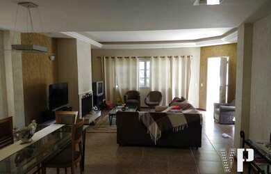 Imagem: A casa em condomínio possui 5 Dormitórios, 5 Banheiros, 2