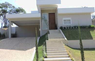 Imagem: A casa em condomínio possui 4 Dormitórios, 4 Banheiros, 5