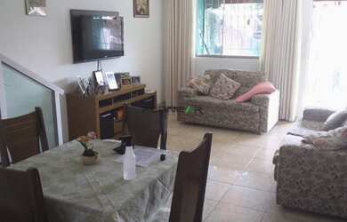 Imagem: A casa possui 3 Dormitórios, 3 Banheiros, 5 Vagas na garagem