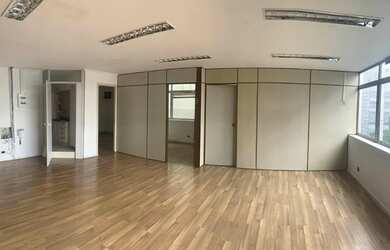 Imagem: O depósito possui 2 Vagas na garagem, 88m² de Área e está