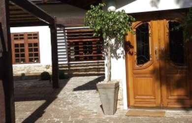 Imagem: A casa em condomínio possui 2 Dormitórios, 4 Banheiros, 5