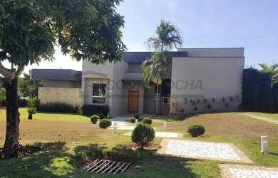 Imagem: A casa em condomínio à venda possui 3 Dormitórios, 5 Banheiros