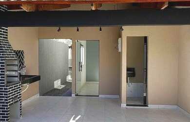 Imagem: A casa possui 2 Dormitórios, 3 Banheiros, 2 Vagas na garagem