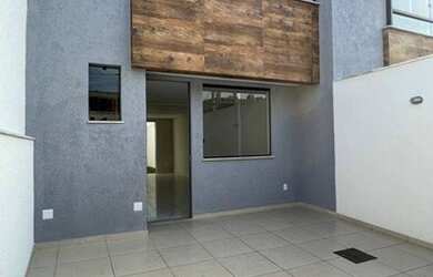 Imagem: A casa em condomínio possui 3 Dormitórios, 1 Banheiro, 2 Vagas