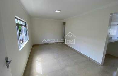 Imagem: O apartamento possui 3 Dormitórios, 1 Banheiro, 1 Vaga na garagem