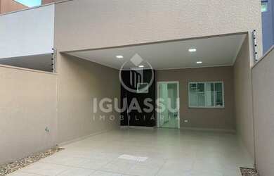 Imagem: A casa possui 2 Dormitórios, 1 Banheiro, 2 Vagas na garagem