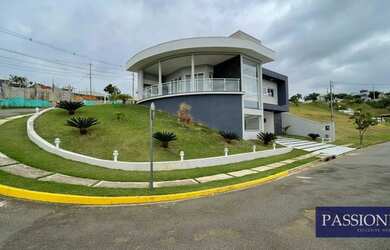 Imagem: A casa possui 3 Dormitórios, 1 Banheiro, 4 Vagas na garagem