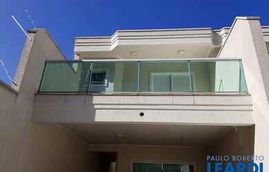 Imagem: A casa possui 3 Dormitórios, 4 Banheiros, 3 Vagas na garagem