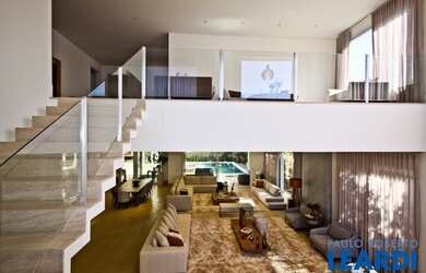 Imagem: A casa em condomínio possui 5 Dormitórios, 5 Banheiros, 5