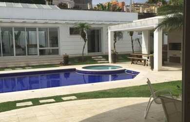 Imagem: A casa em condomínio possui 5 Dormitórios, 5 Banheiros, 5