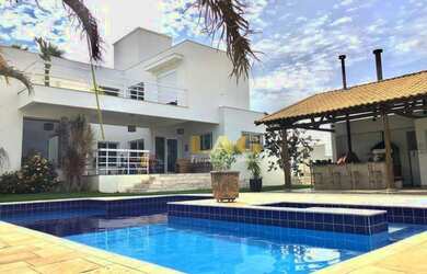 Imagem: A casa em condomínio possui 5 Dormitórios, 5 Banheiros, 4