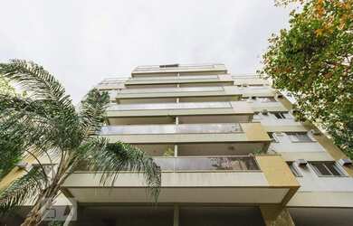 Imagem: O apartamento possui 3 Dormitórios, 3 Banheiros, 2 Vagas na