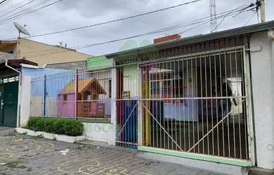 Imagem: A casa possui 2 Dormitórios, 2 Banheiros, 196m² de Área e