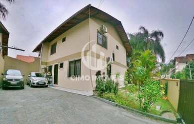 Imagem: A casa possui 3 Dormitórios, 4 Banheiros, 4 Vagas na garagem