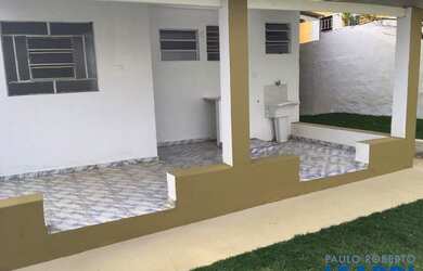 Imagem: A casa possui 3 Dormitórios, 2 Banheiros, 2 Vagas na garagem