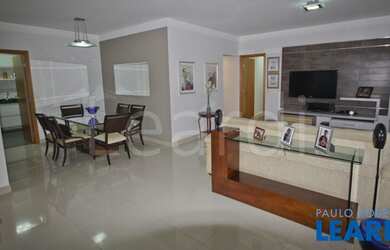 Imagem: O apartamento possui 3 Dormitórios, 5 Banheiros, 3 Vagas na