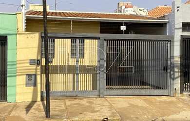 Imagem: A casa possui 2 Dormitórios, 2 Banheiros, 1 Vaga na garagem