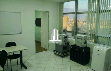 Imagem: O depósito possui 1 Vaga na garagem, 40m² de Área e está