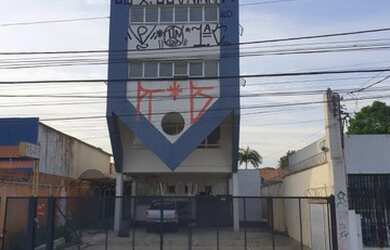 Imagem: O depósito possui 5 Vagas na garagem, 817m² de Área e está