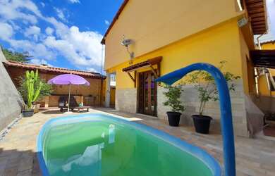 Imagem: A casa possui 4 Dormitórios, 4 Banheiros, 3 Vagas na garagem