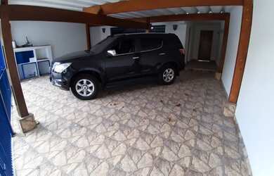 Imagem: A casa possui 4 Dormitórios, 4 Banheiros, 4 Vagas na garagem