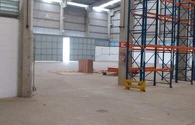 Imagem 4: Galpão 3900 metros galpão mais 600 metros escritório com porta pallets