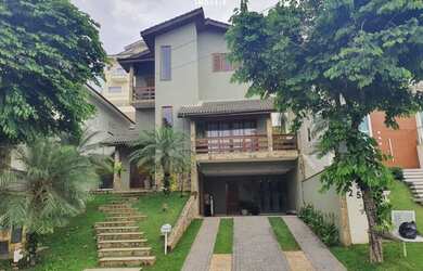 Imagem: A casa em condomínio possui 4 Dormitórios, 3 Banheiros, 2