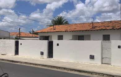 Imagem 1: Vendo casas. Varanda, 1 Banheiroe2 Dormitórios