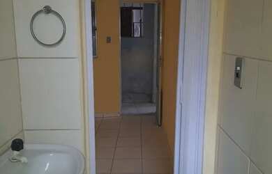 Imagem: A kitnet possui 1 Dormitório, 1 Banheiro, 1 Vaga na garagem