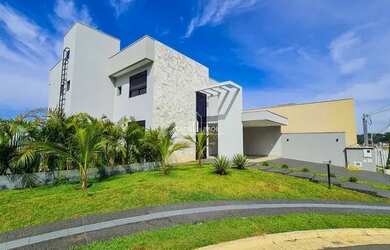 Imagem: A casa em condomínio possui 4 Dormitórios, 5 Banheiros, 4