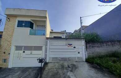 Imagem: A casa possui 2 Dormitórios, 2 Banheiros, 2 Vagas na garagem