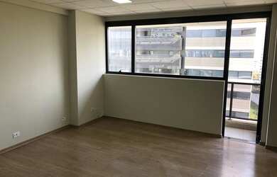 Imagem: O depósito possui 1 Vaga na garagem e 44m² de Área e está