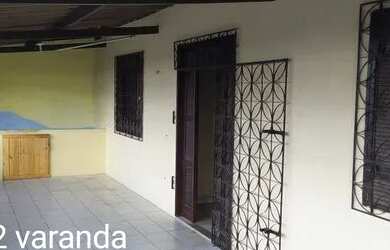 Imagem: A casa possui 3 Dormitórios, 2 Banheiros, 1 Vaga na garagem