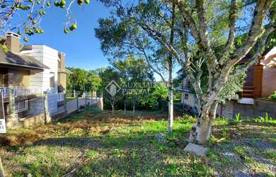 Imagem: O terreno possui 411m² de Área e está localizado em Gramado