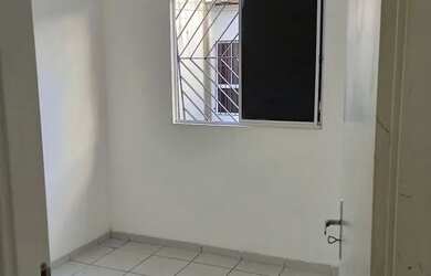 Imagem: O apartamento possui 3 Dormitórios, 1 Banheiro, 1 Vaga na garagem