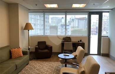 Imagem: O depósito possui 1 Vaga na garagem, 36m² de Área e está