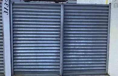 Imagem: A casa possui 2 Dormitórios, 1 Banheiro e 1 Vaga na garagem