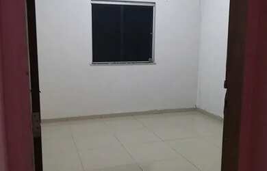 Imagem: A casa possui 2 Dormitórios, 1 Banheiro, 2 Vagas na garagem