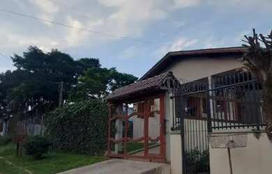 Imagem: A casa possui 2 Dormitórios, 1 Banheiro, 5 Vagas na garagem