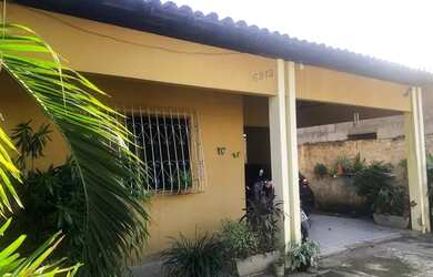 Imagem: A casa possui 4 Dormitórios, 3 Banheiros, 3 Vagas na garagem