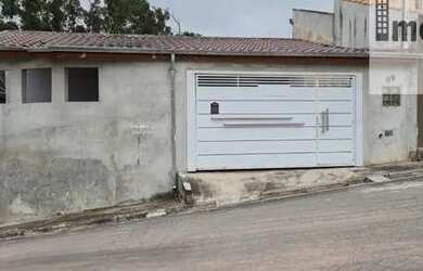 Imagem: A casa possui 2 Dormitórios, 2 Banheiros, 2 Vagas na garagem