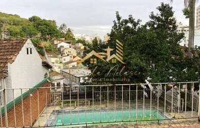 Imagem: A casa possui 5 Dormitórios, 5 Banheiros, 2 Vagas na garagem