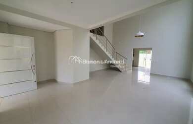 Imagem: A casa em condomínio possui 5 Dormitórios, 5 Banheiros, 4