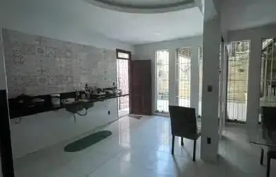 Imagem: A casa possui 4 Dormitórios, 5 Banheiros, 3 Vagas na garagem