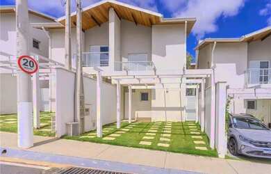 Imagem: A casa possui 3 Dormitórios, 3 Banheiros, 2 Vagas na garagem