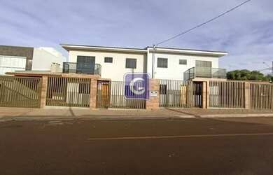 Imagem: A casa possui 3 Dormitórios, 3 Banheiros, 3 Vagas na garagem