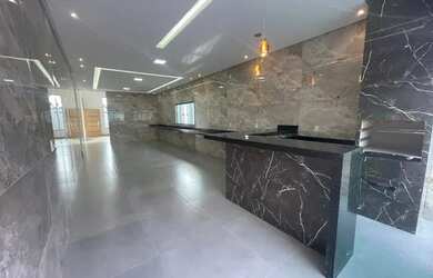 Imagem: A casa possui 3 Dormitórios, 3 Banheiros, 4 Vagas na garagem