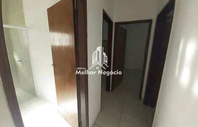 Imagem: A casa possui 3 Dormitórios, 1 Banheiro, 3 Vagas na garagem