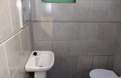 Imagem: A casa possui 1 Dormitório e 1 Banheiro e está localizado